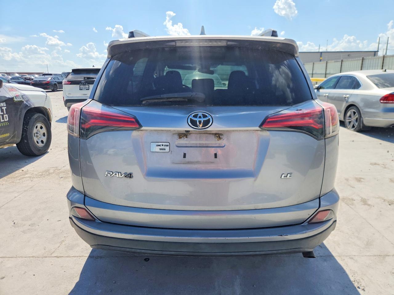 2017 TOYOTA RAV4 — фото 6
