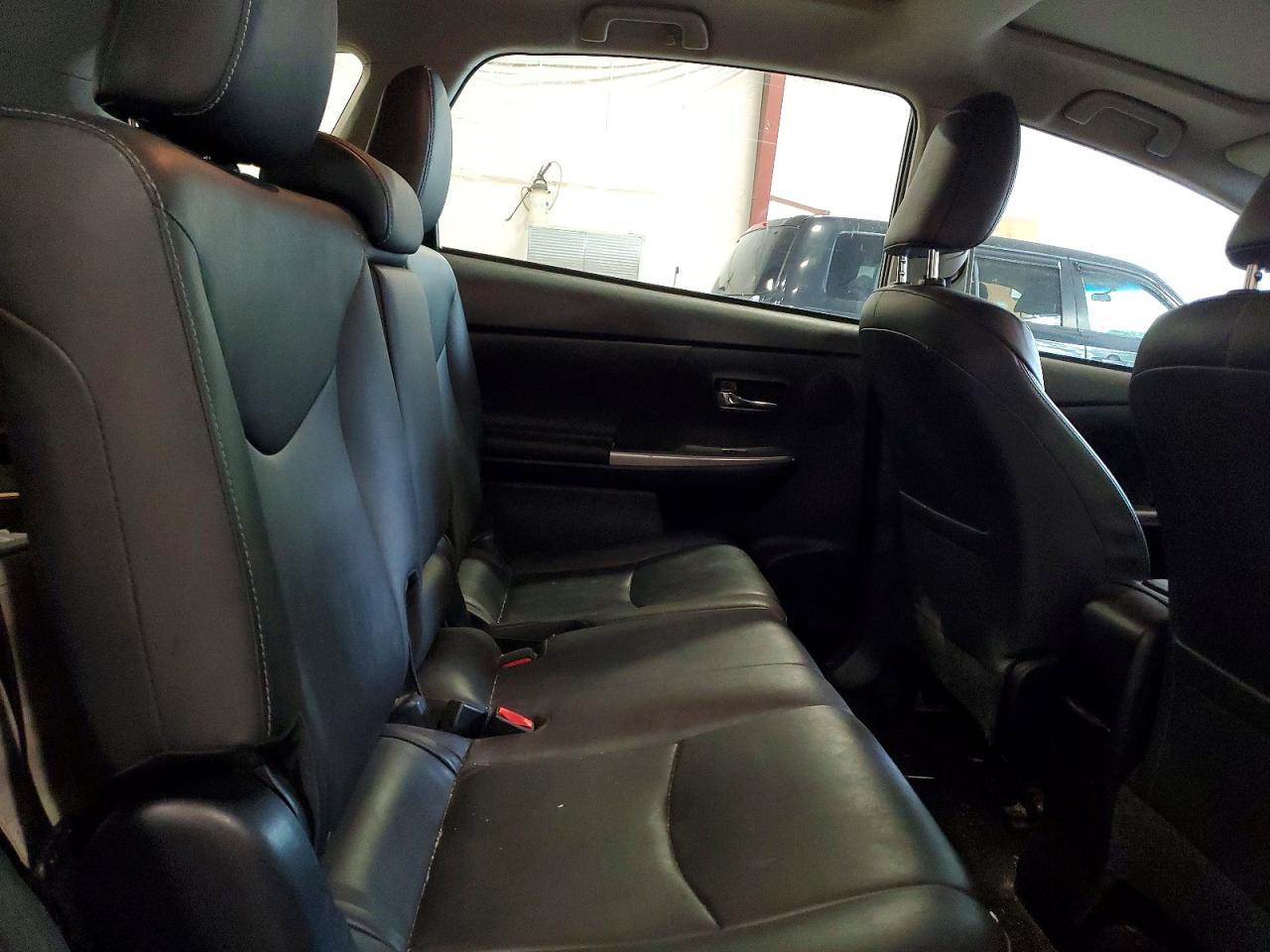 2016 TOYOTA PRIUS V — фото 10