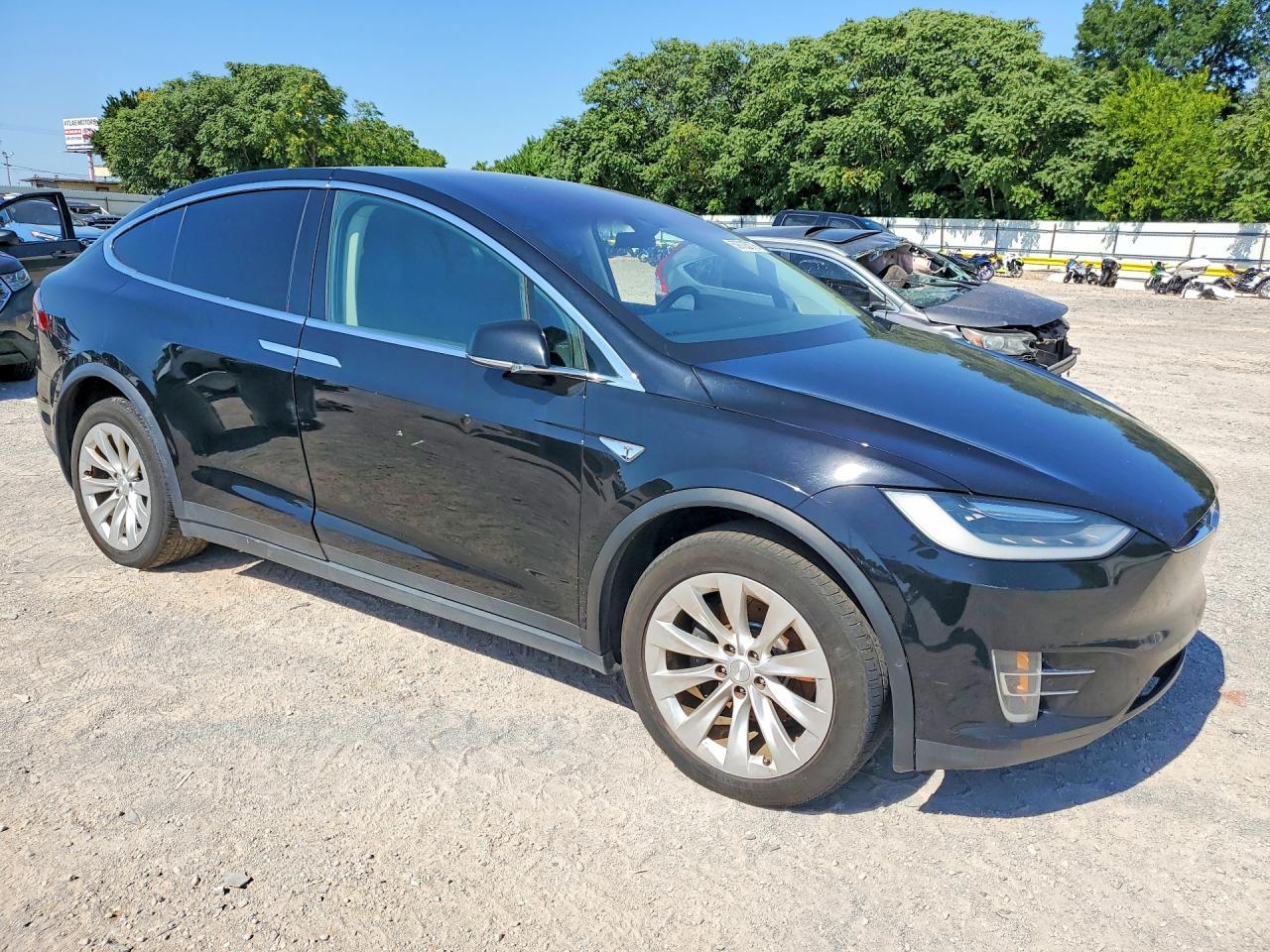 2016 TESLA MODEL X — фото 4