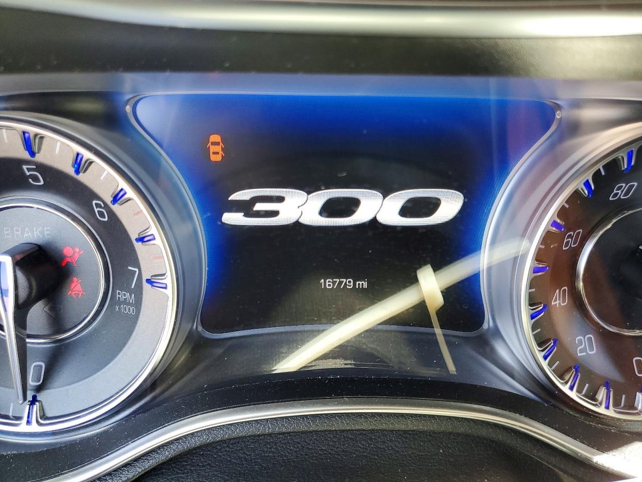 2019 CHRYSLER 300 — фото 9