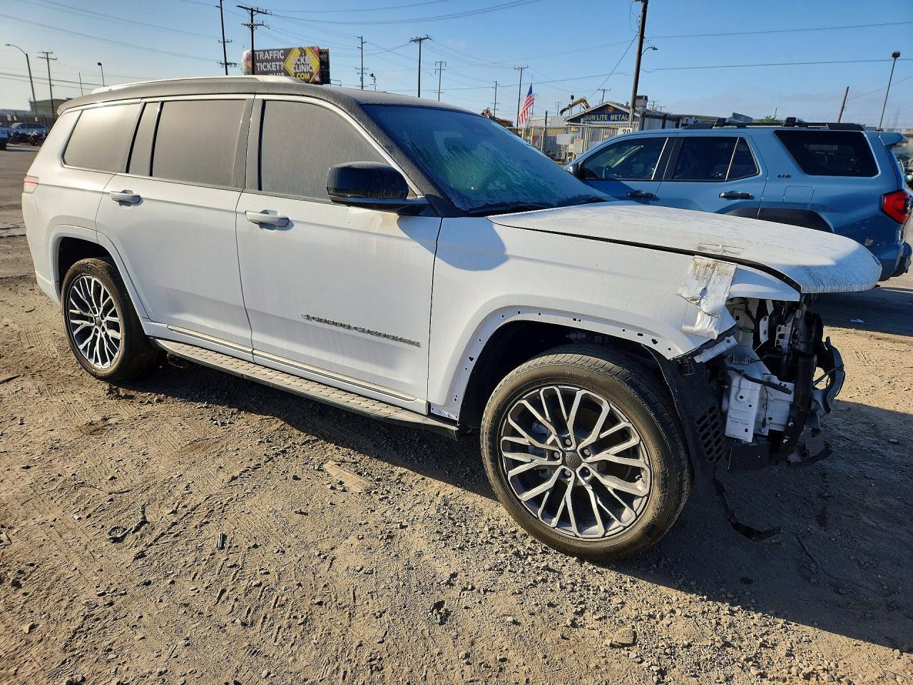 2022 JEEP GRAND CHEROKEE — фото 4