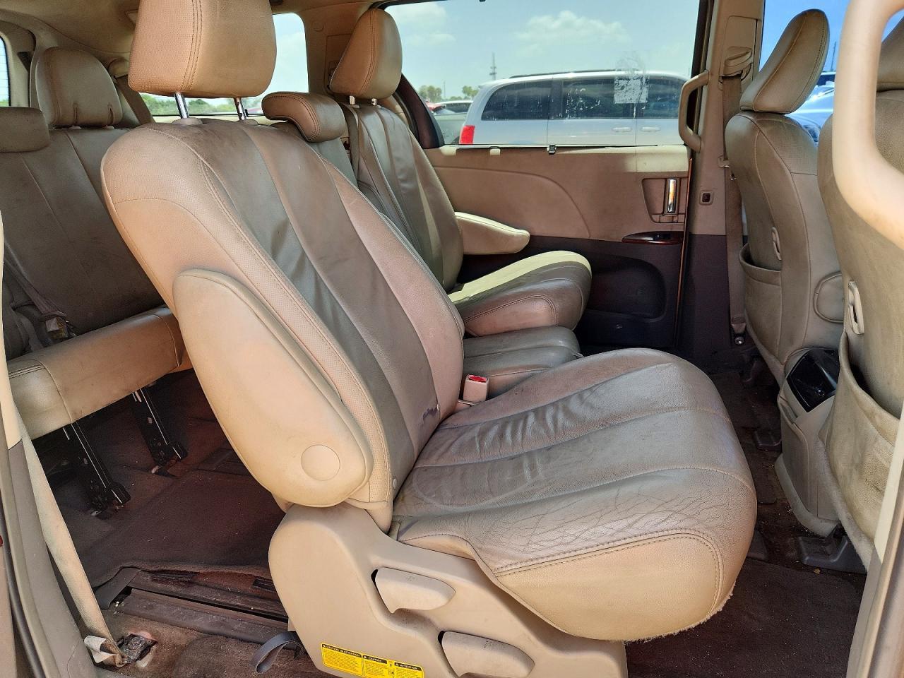 2014 TOYOTA SIENNA — фото 11