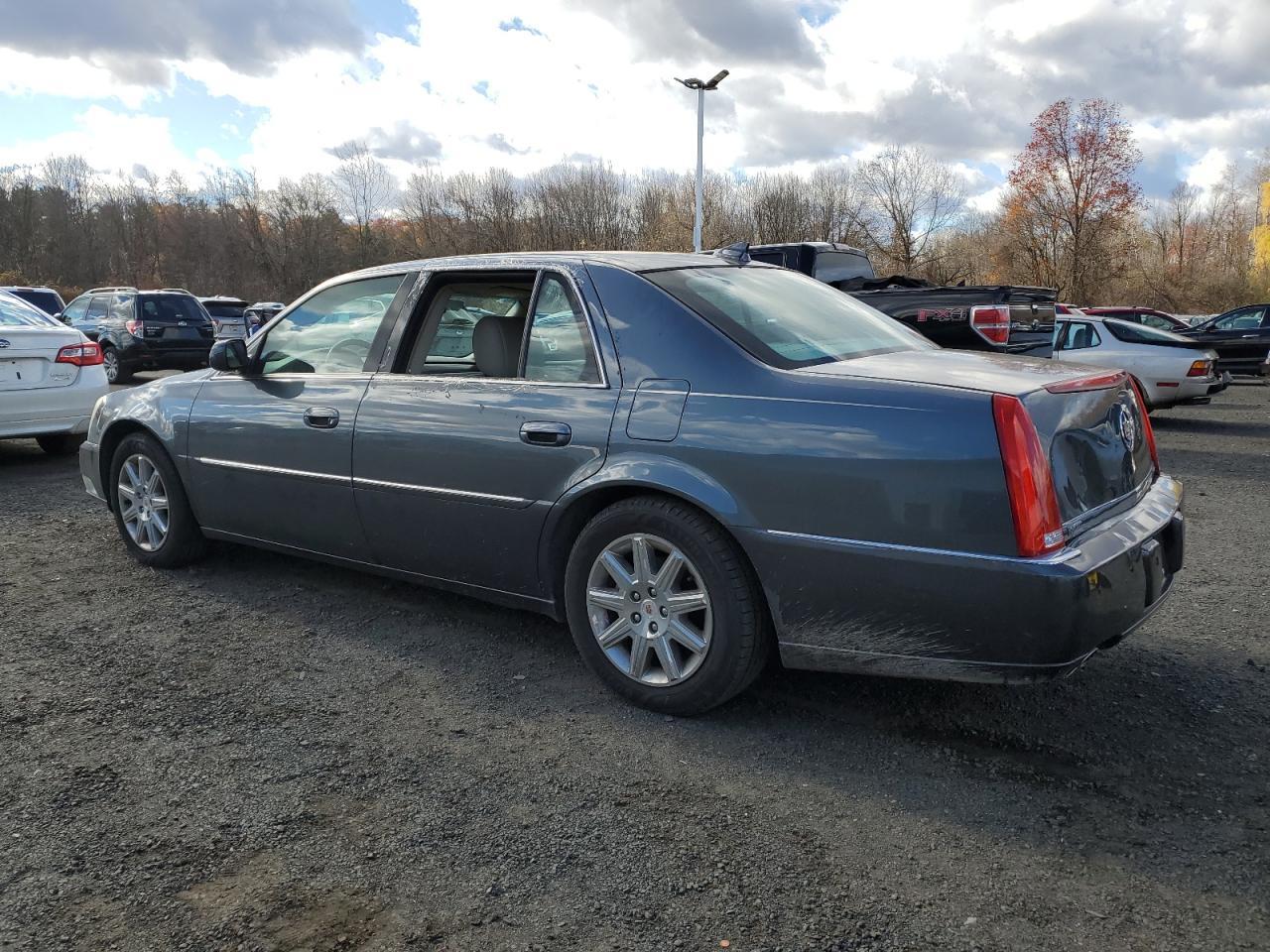 2011 CADILLAC DTS — фото 2