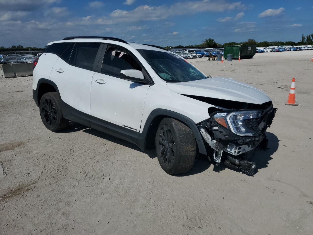 2022 GMC TERRAIN — фото 4
