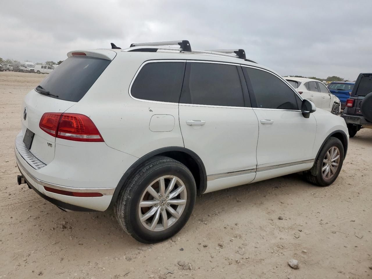 VOLKSWAGEN TOUAREG