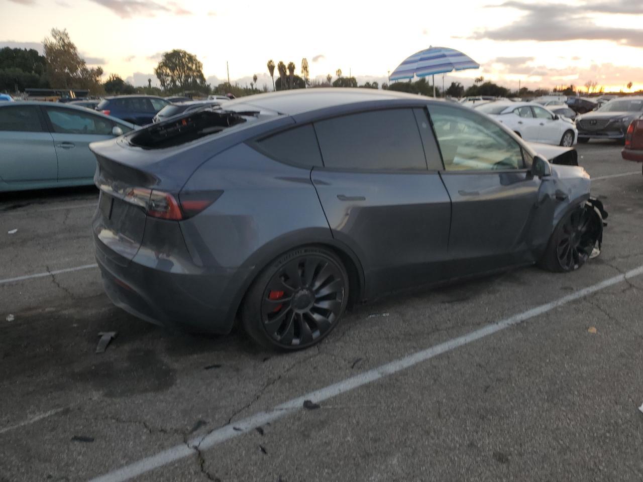 TESLA MODEL Y