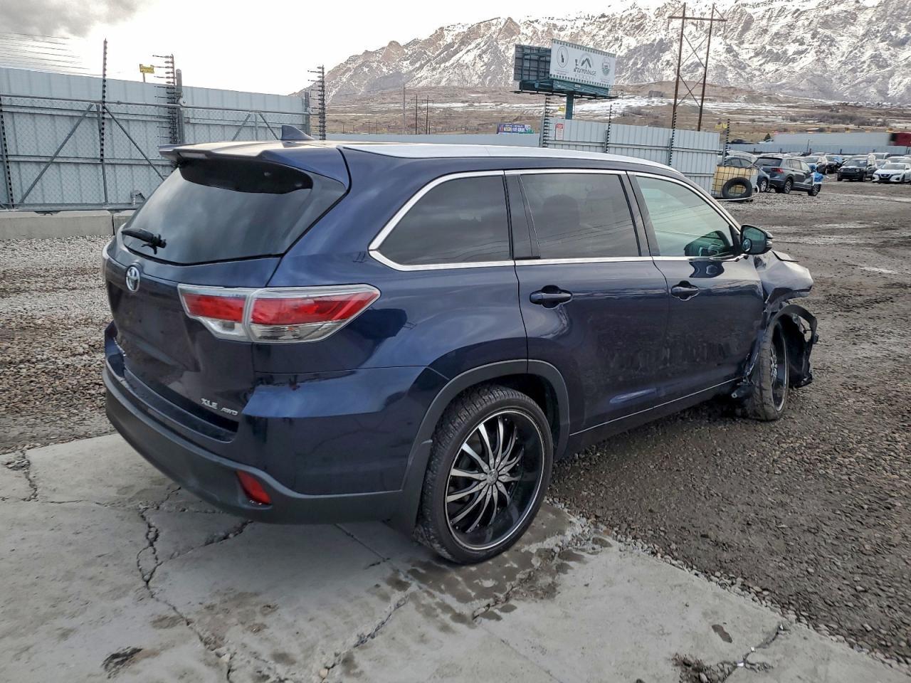 2016 TOYOTA HIGHLANDER — фото 3