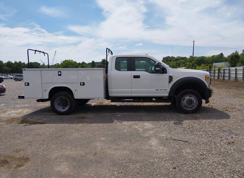 Ford F-450 Chassis