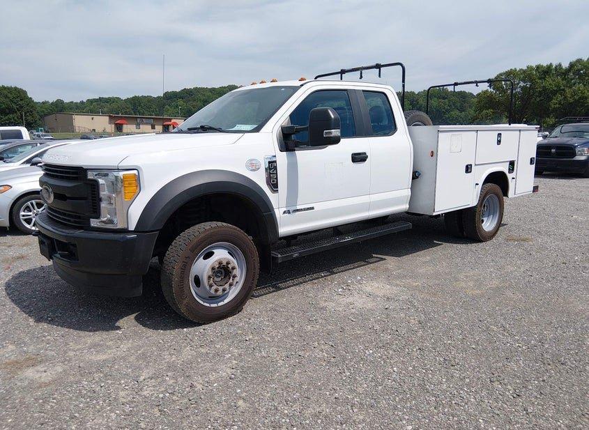 Ford F-450 Chassis