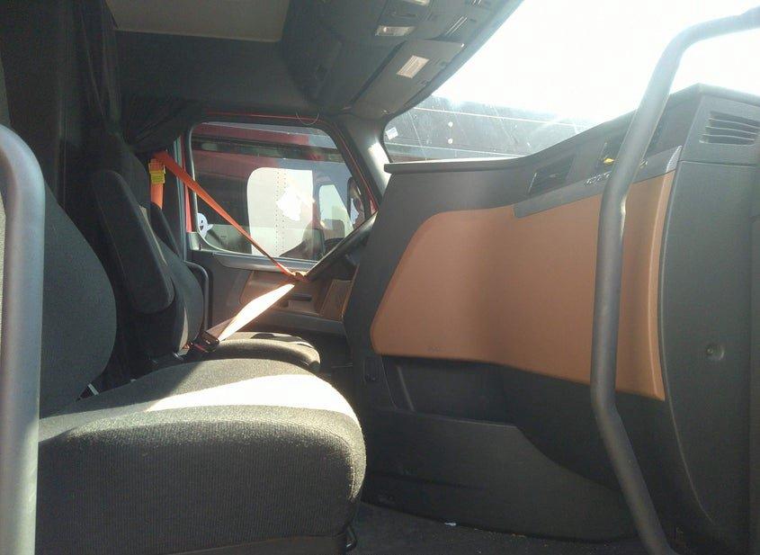 Freightliner New Cascadia 126