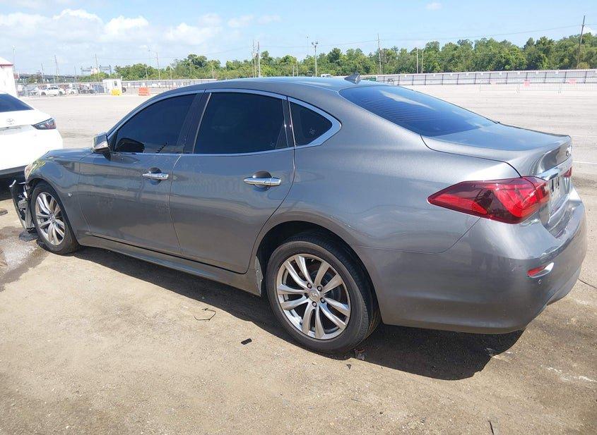 Infiniti Q70