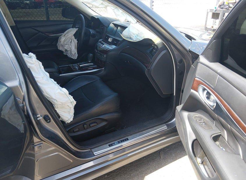 Infiniti Q70