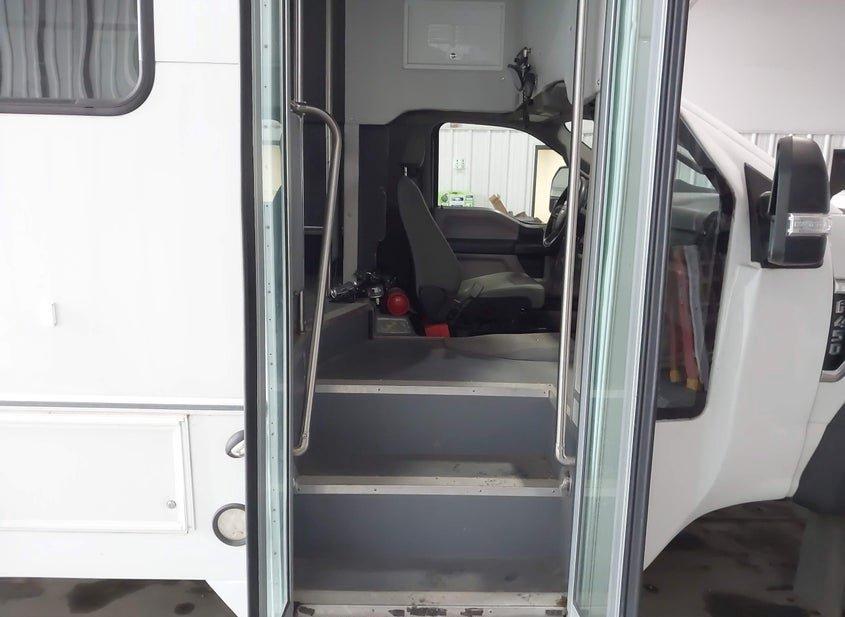 Ford F-450 Chassis