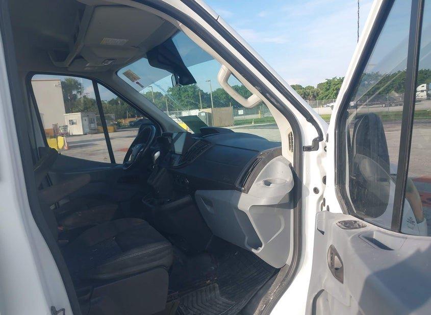 Ford Transit-250