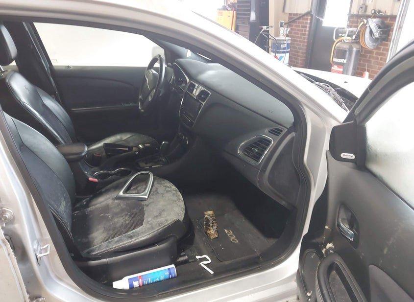 Chrysler 200