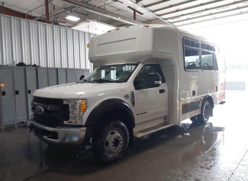 Ford F-450 Chassis