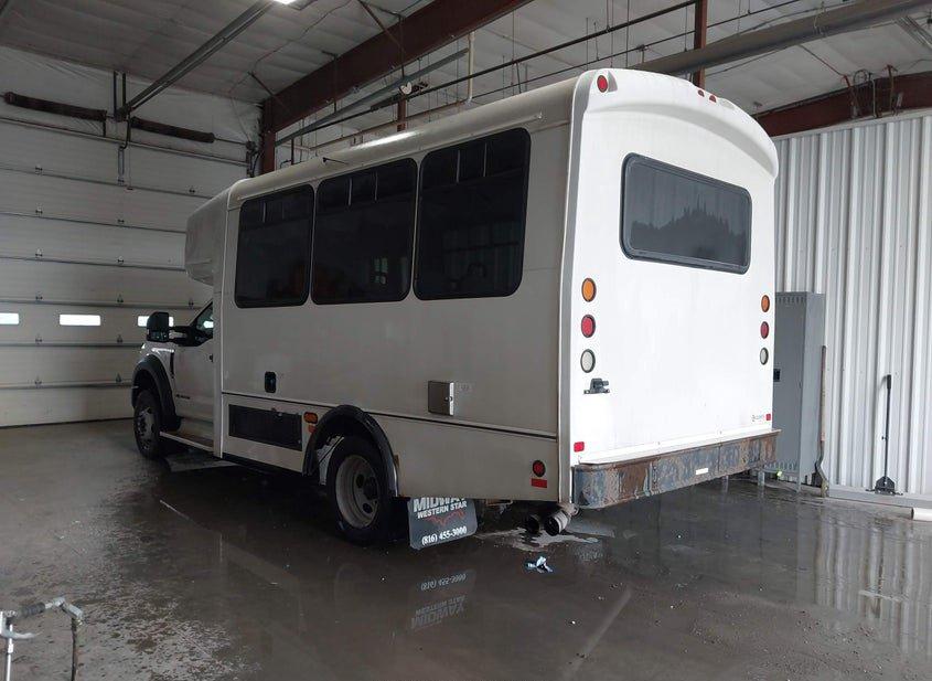 Ford F-450 Chassis