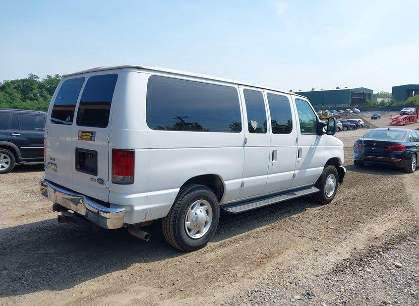 Ford E-350 Super Duty