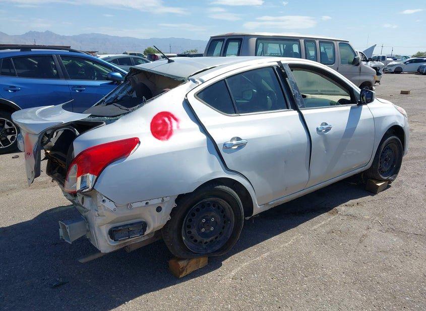 Nissan Versa