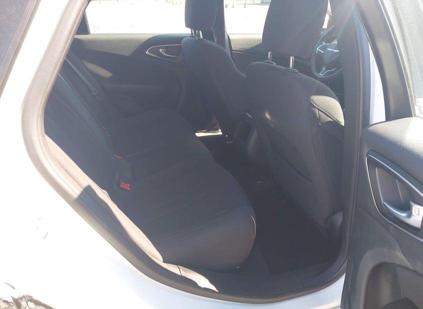 Chrysler 200