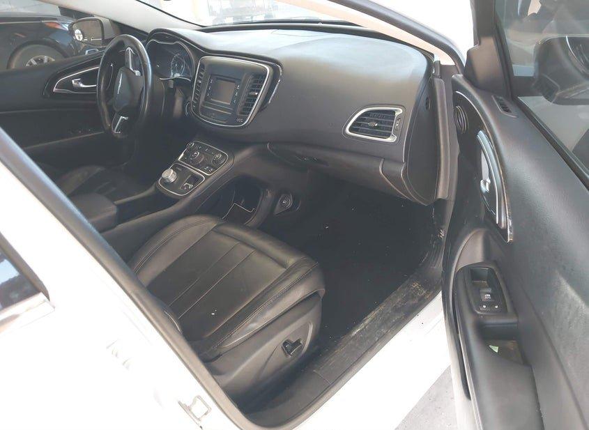 Chrysler 200