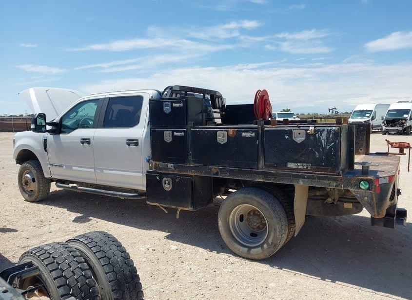 Ford F-350 Chassis