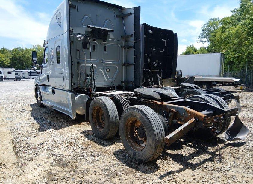 Freightliner New Cascadia 126