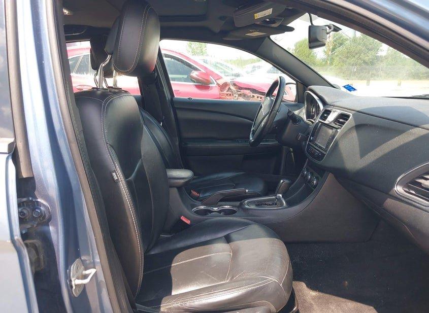 Chrysler 200