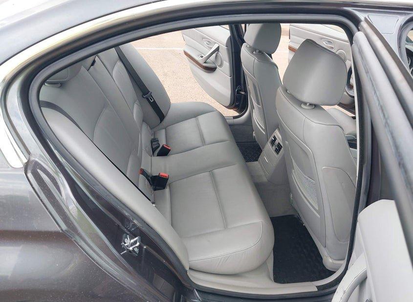 BMW 330I