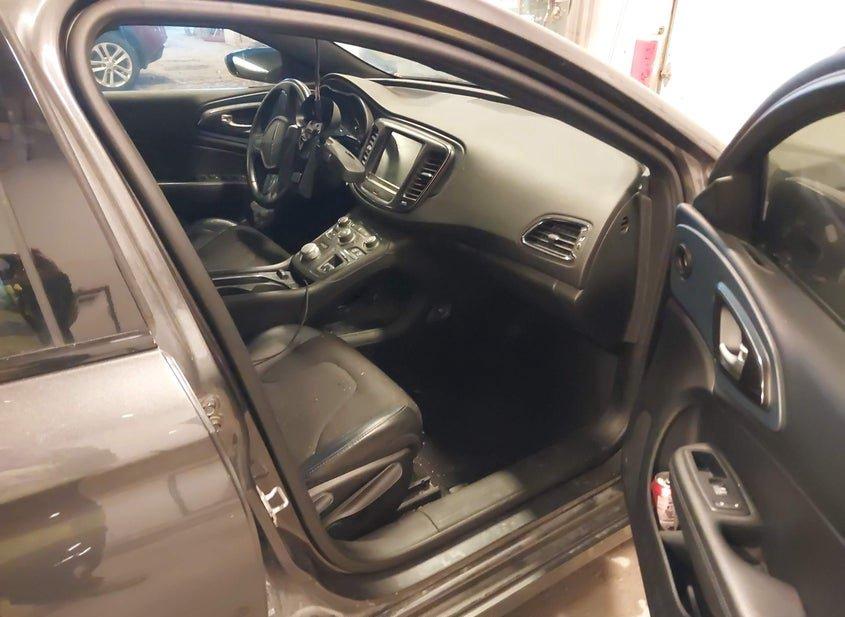 Chrysler 200