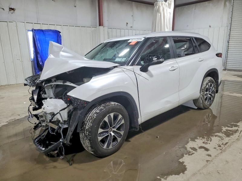 2024 Toyota Highlander — фото 1