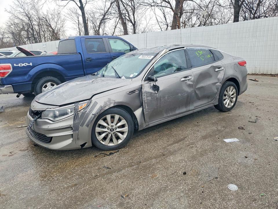 2016 Kia Optima — фото 1