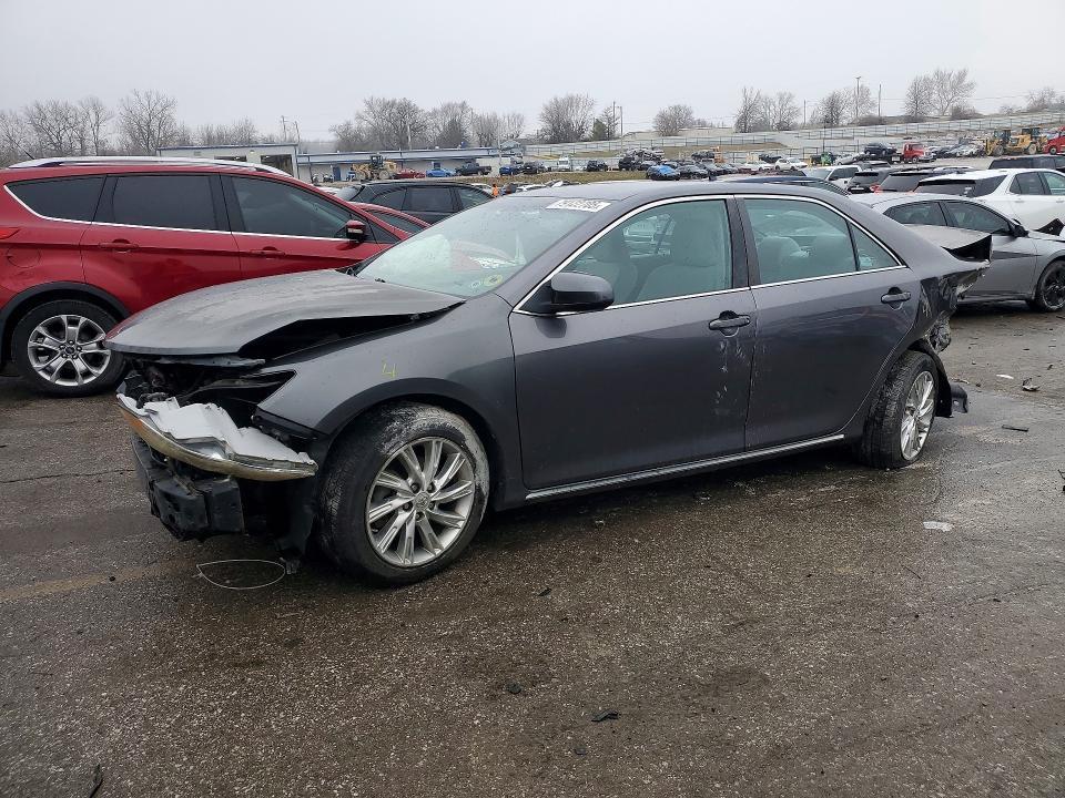 2014 Toyota Camry — фото 1