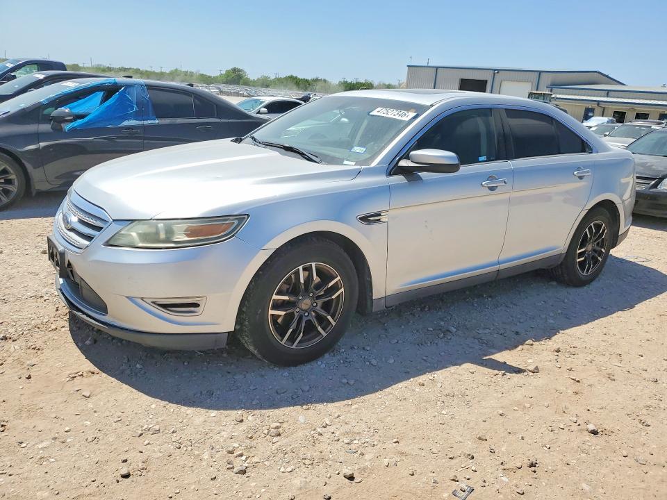 2010 Ford Taurus — фото 1