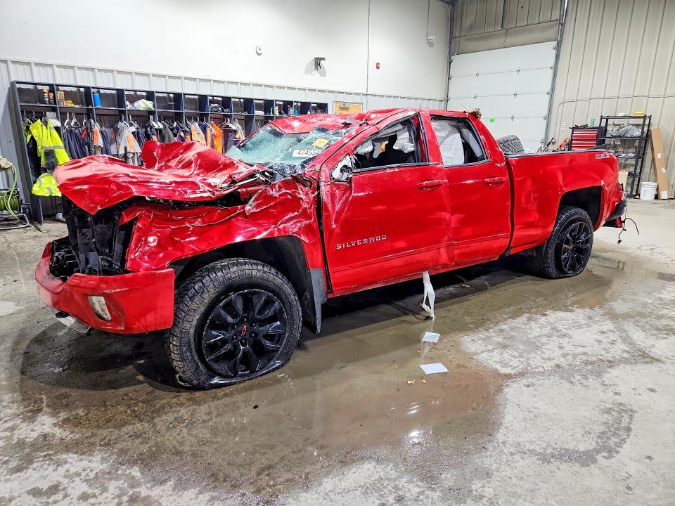 2016 Chevrolet Silverado — фото 1