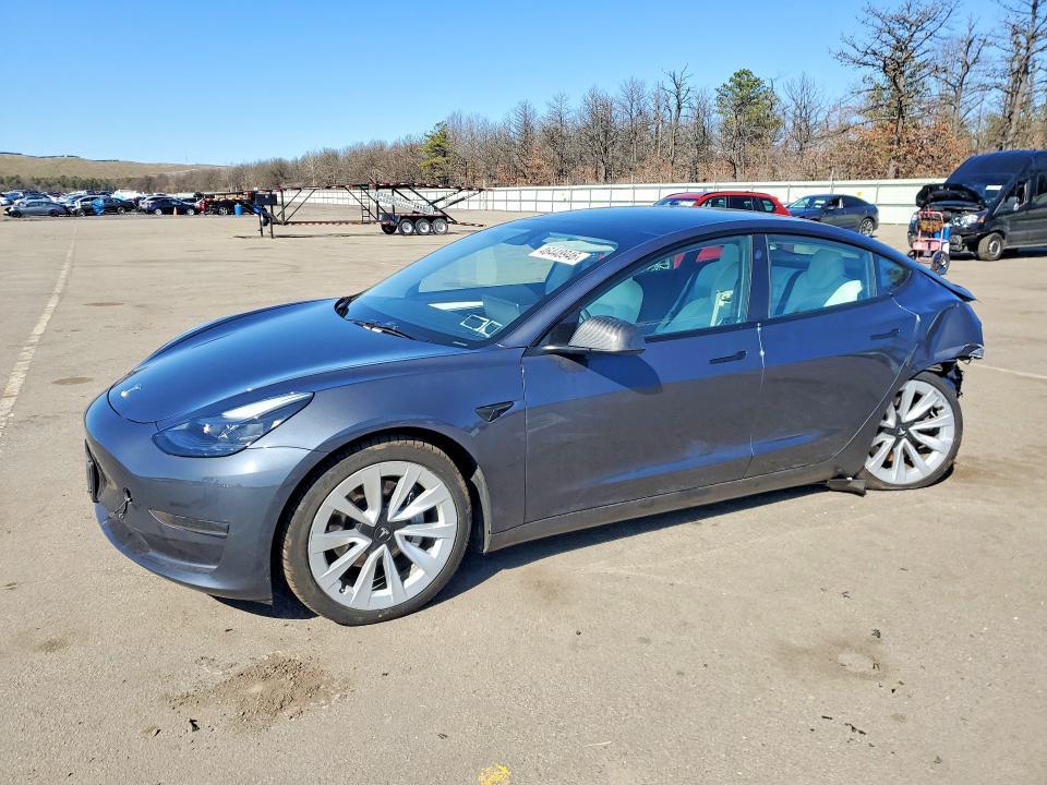 2023 Tesla Model 3 — фото 1