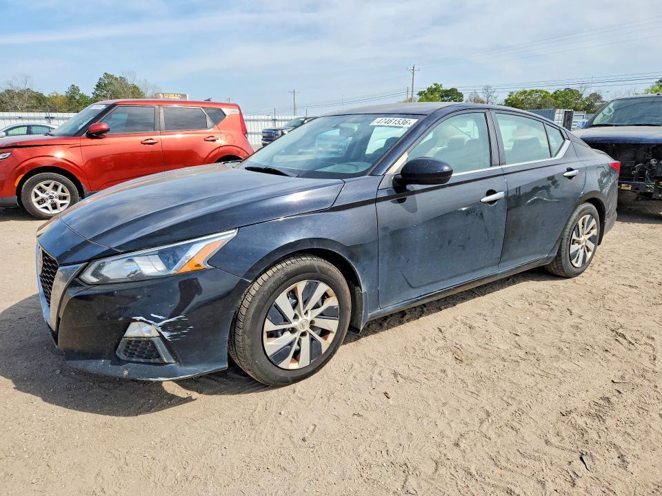 2019 Nissan Altima — фото 1