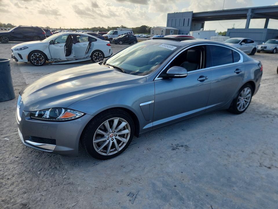 2015 Jaguar Xf — фото 1