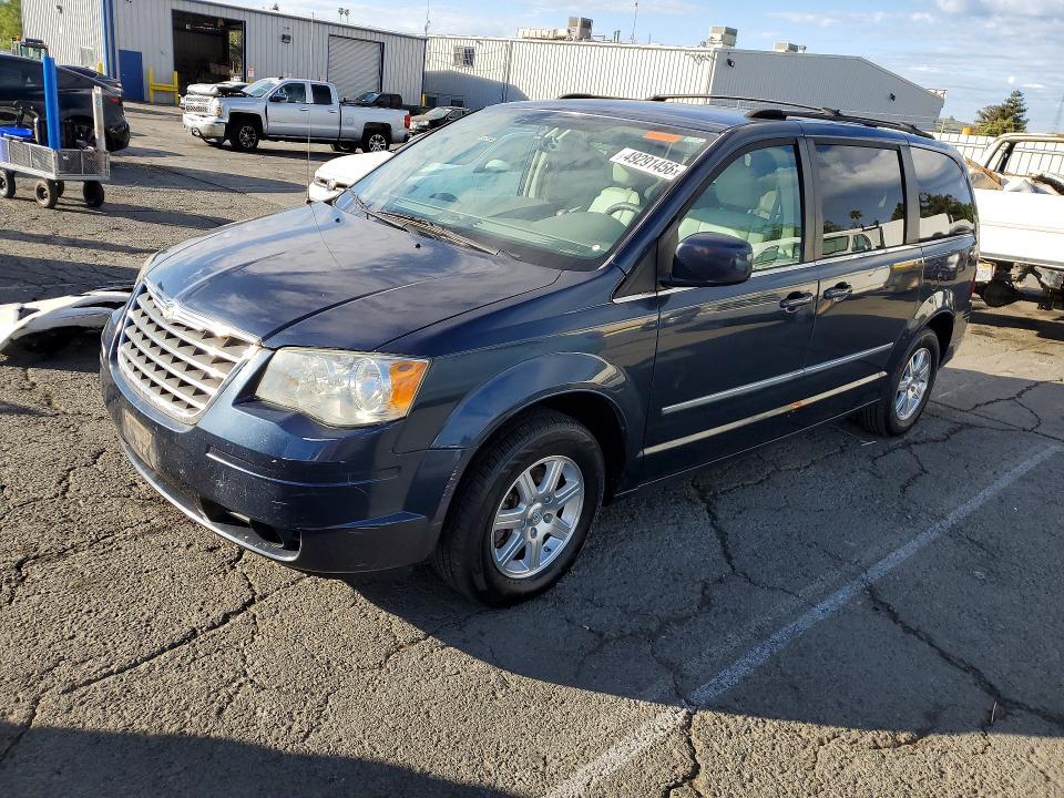 2009 Chrysler Town Country — фото 1
