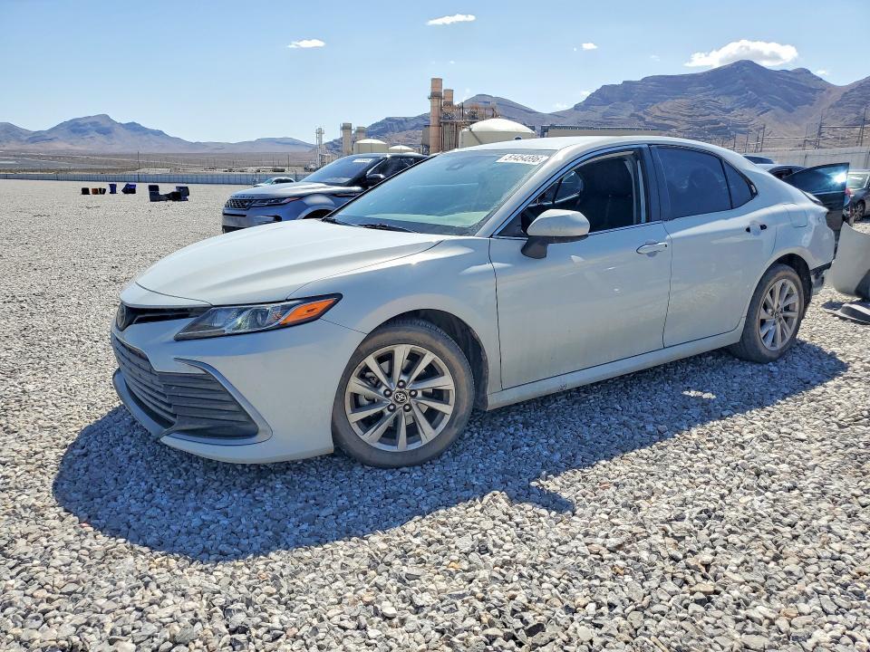 2023 Toyota Camry — фото 1