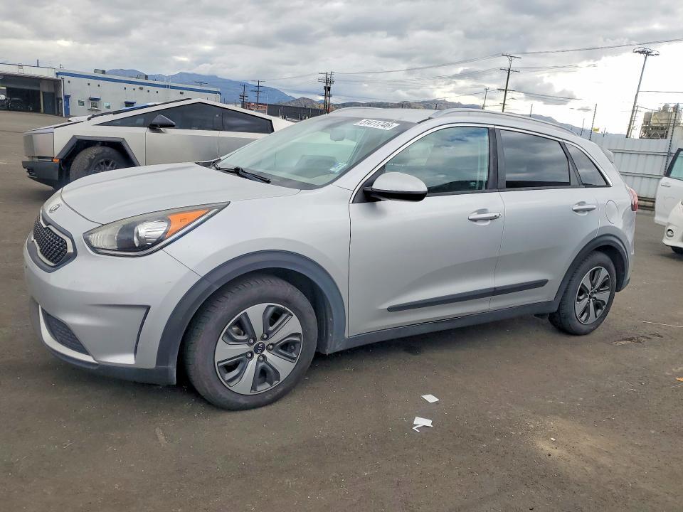 2017 Kia Niro — фото 1