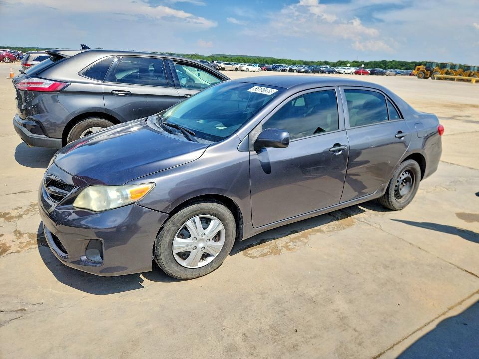 2013 Toyota Corolla — фото 1