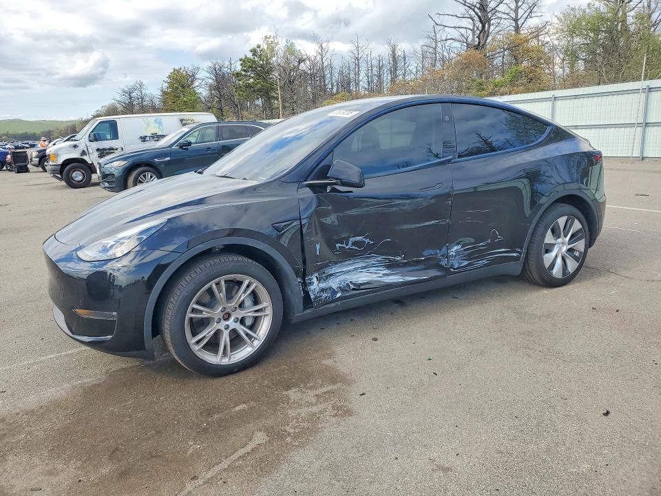 2024 Tesla Model Y — фото 1