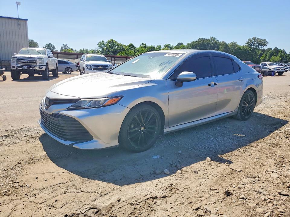 2018 Toyota Camry — фото 1