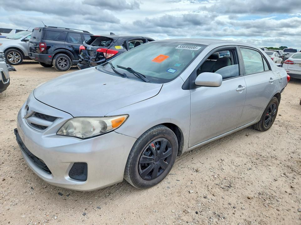 2011 Toyota Corolla — фото 1