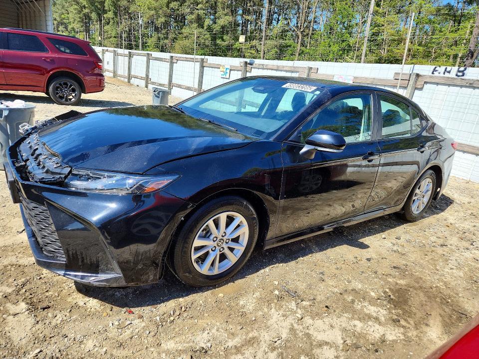 2025 Toyota Camry — фото 1