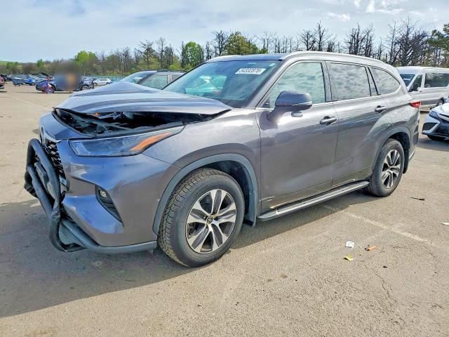 2022 Toyota Highlander — фото 1