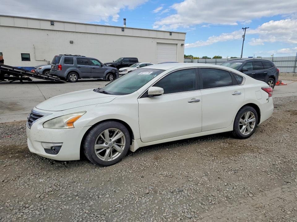 2015 Nissan Altima — фото 1
