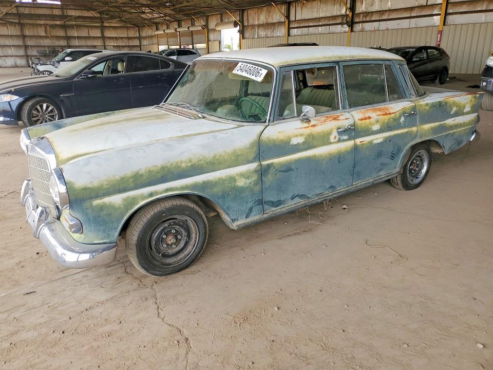 Mercedes-Benz 200D Rwd