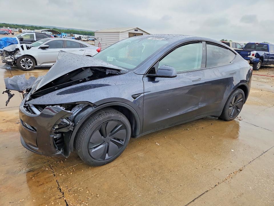 2026 Tesla Model Y — фото 1